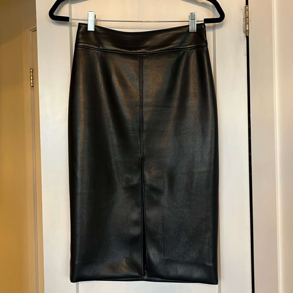 Aritzia Babaton Pegu Vegan Leather Skirt